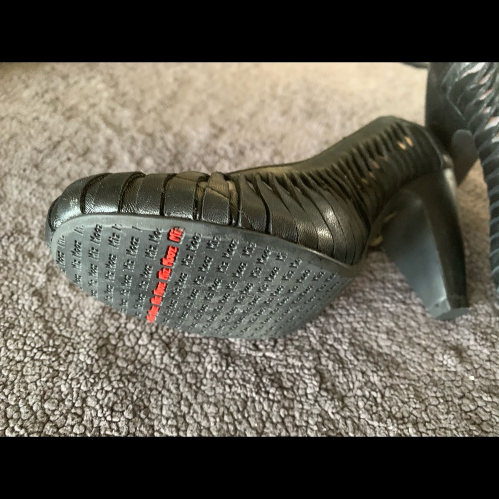 New black heels mix mooz